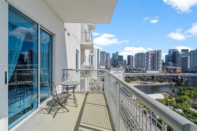 Photo - 10 SW South River Dr Unit PHI11