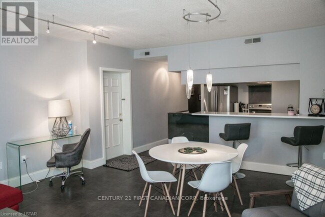 Photo - 440 Wellington St Unité 101