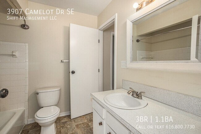 Photo - 3907 Camelot Dr SE