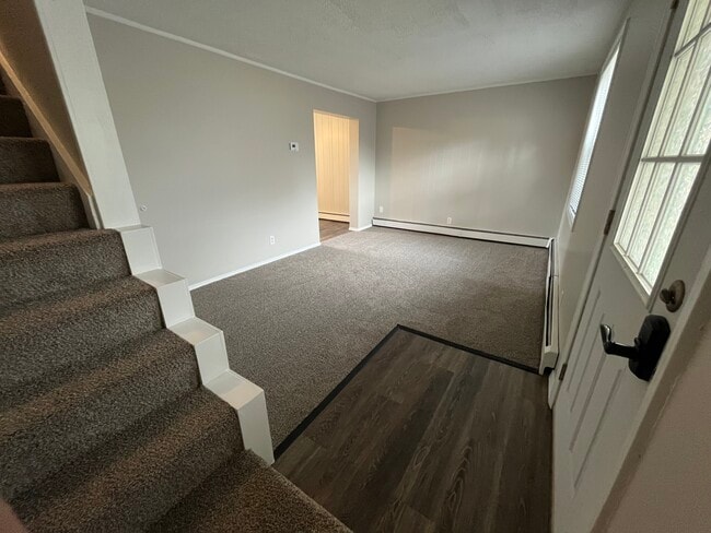 Building Photo - 1209 Rosewood Dr NE