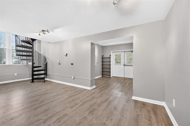 Photo - 1031 State St NW Unit 209