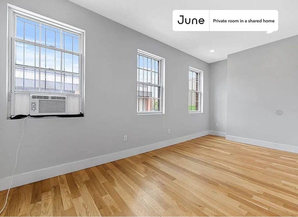 Private bedroom in 3 bed/1 bath Home - Private bedroom in 3 bed/1 bath Home