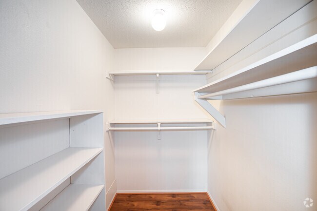 Large Closets in 3BR,2BA