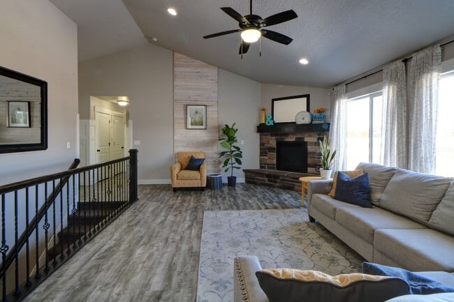 Photo - 6 Bedroom 3.5 Bathroom Home in Lehi!