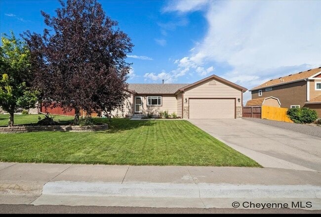 Building Photo - 1911 Meadow Dr Rental