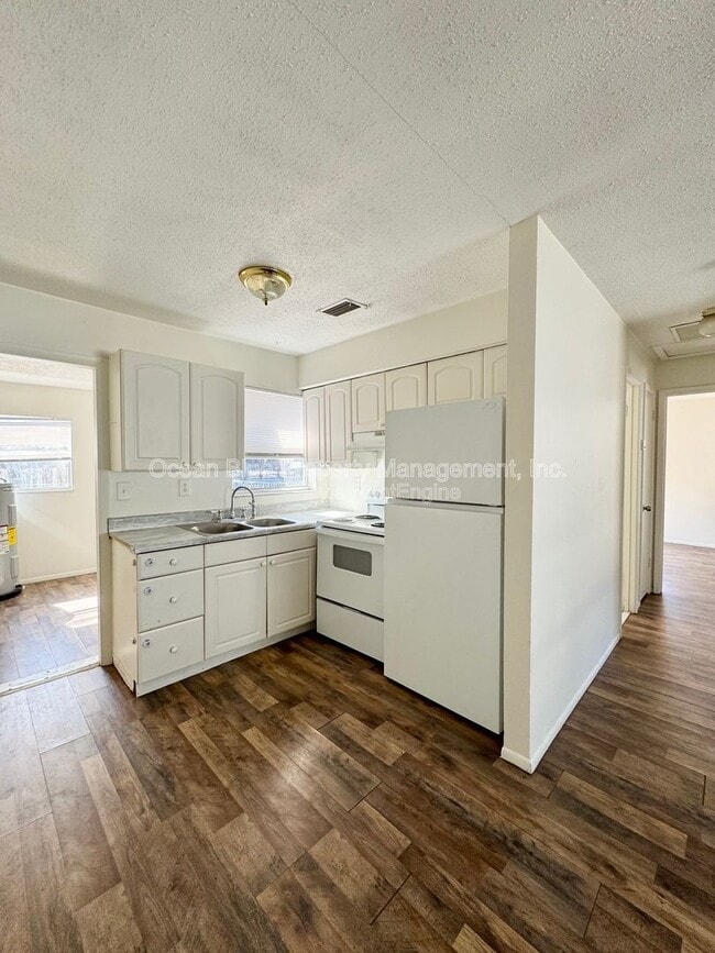 Photo - 15149 Avalon Ave