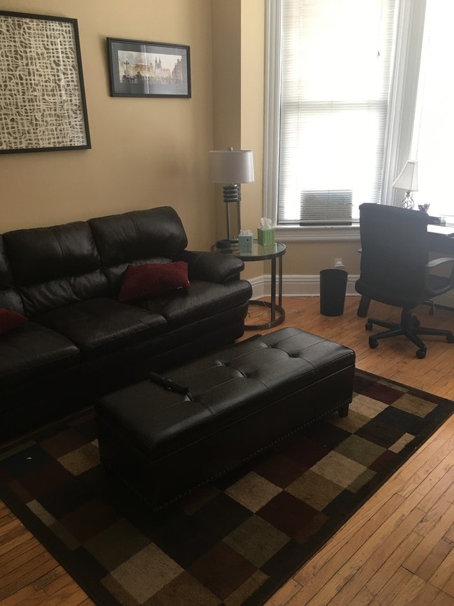 living romm - 1944 N Oakley Ave Apartments Unit #2r