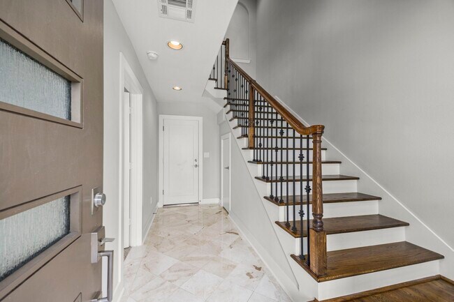 Photo - 2018 McIlhenny St