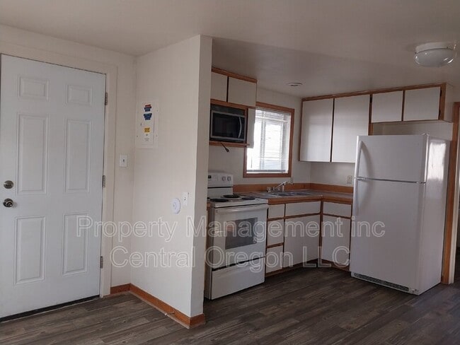 Photo - 435 SE 9th St