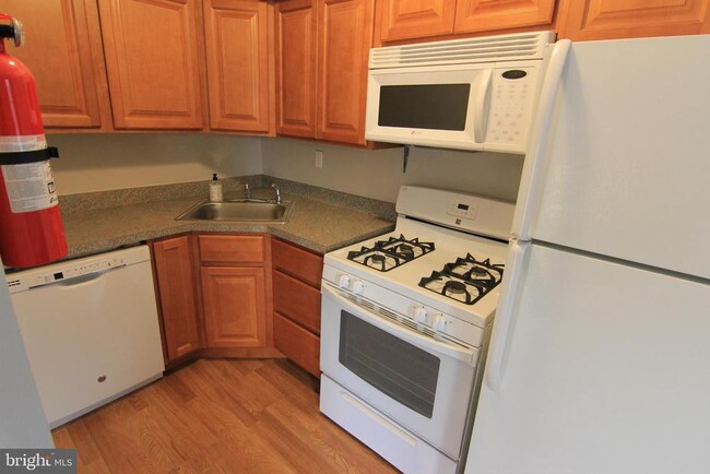 Building Photo - 9 Thomas Rd Unit 1