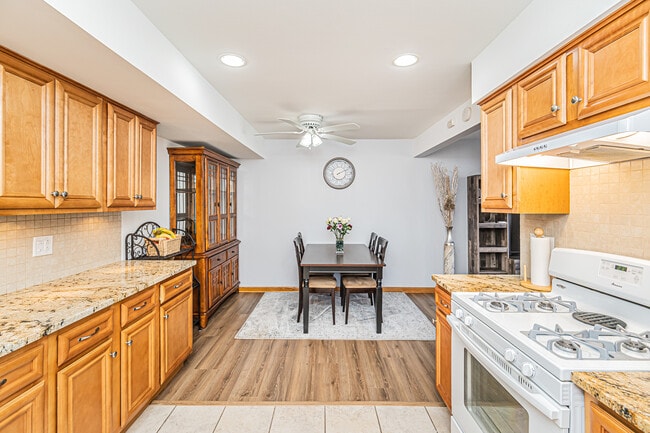 Photo - 1305 Kingsbury Dr