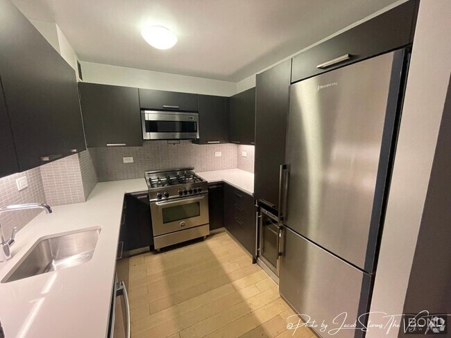 Building Photo - 222 E 39th St Unit 17B Rental