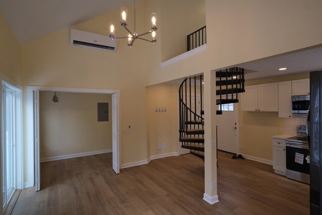 Photo - 829 Gaffield Pl