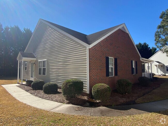 Building Photo - One Story 3 Bedroom 2 Bath Duplex Rental