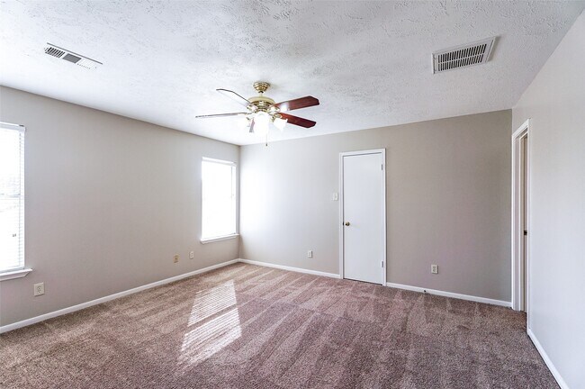 Photo - 2103 Charlton House Ln