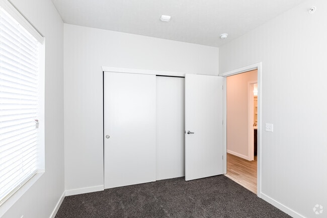 3BR, 2BA - 1117SF