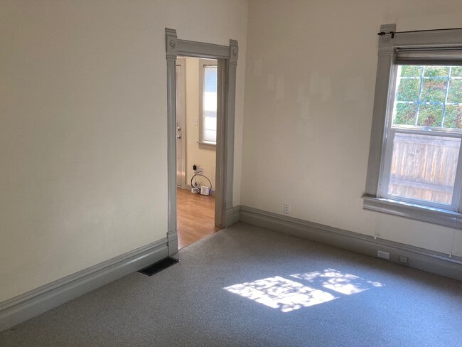 Bedroom - 1 - 1621 W Hays St