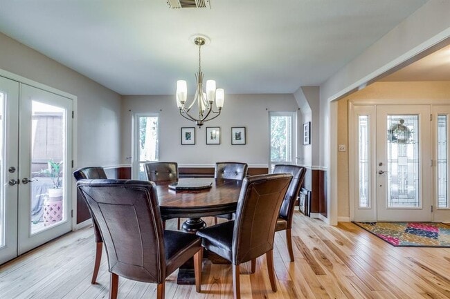 Photo - 706 Queensmill Ct