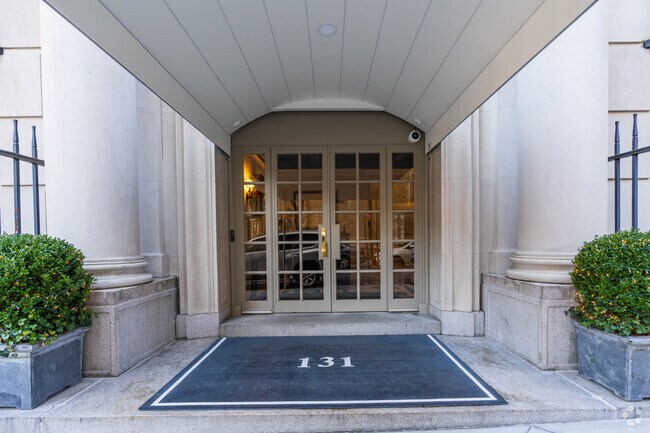 Photo - The Studio Building