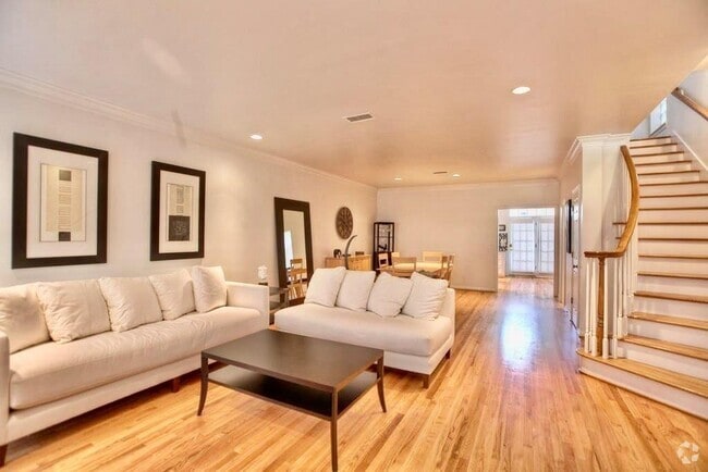 Building Photo - 2310 Brun St Rental