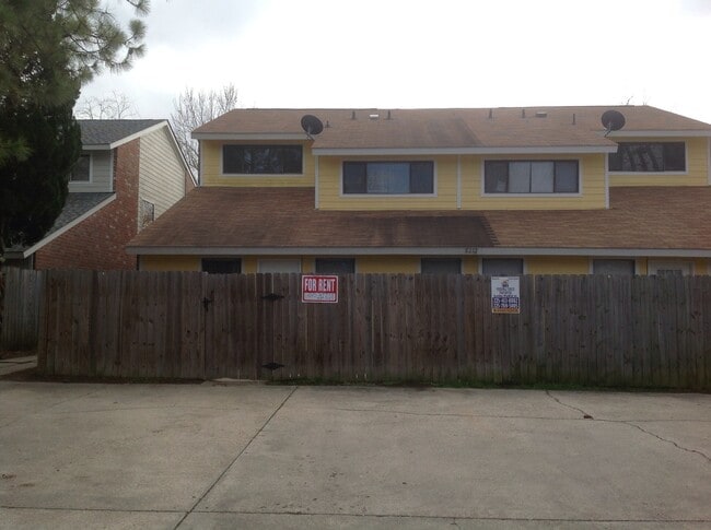 Beautiful Clean 3 bedroom, 2 Full Baths to... - Beautiful Clean 3 bedroom, 2 Full Baths to... Townhome
