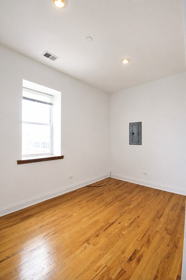 Photo - 2335 W Lake St Unit 3R