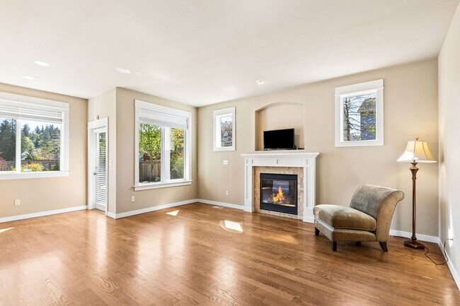 Photo - 5 Bedroom 3 Bath Home in Bothell Beaumont Sub Division $4300