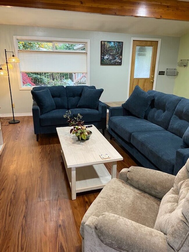 Photo - Charming Craftsman in Sunny Coquille! Mont...