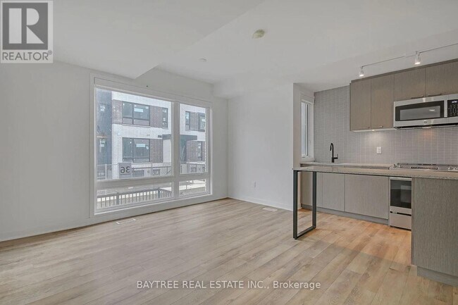 Photo - 30 Ed Clark Gdns