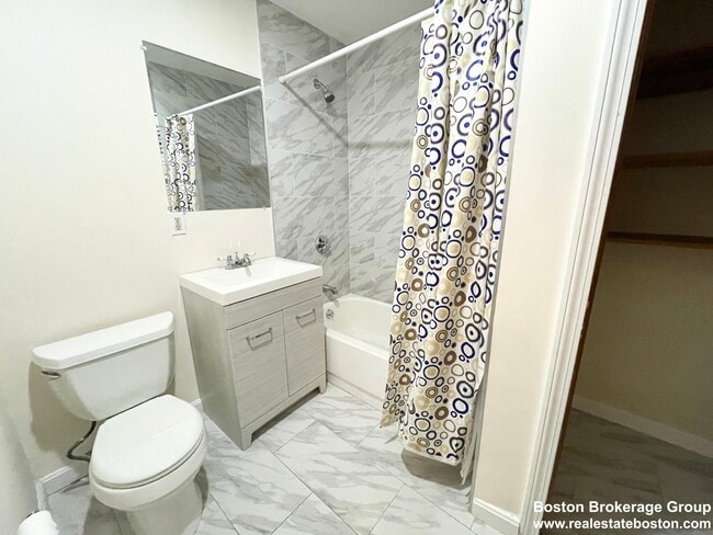 Photo - 1572 Tremont St