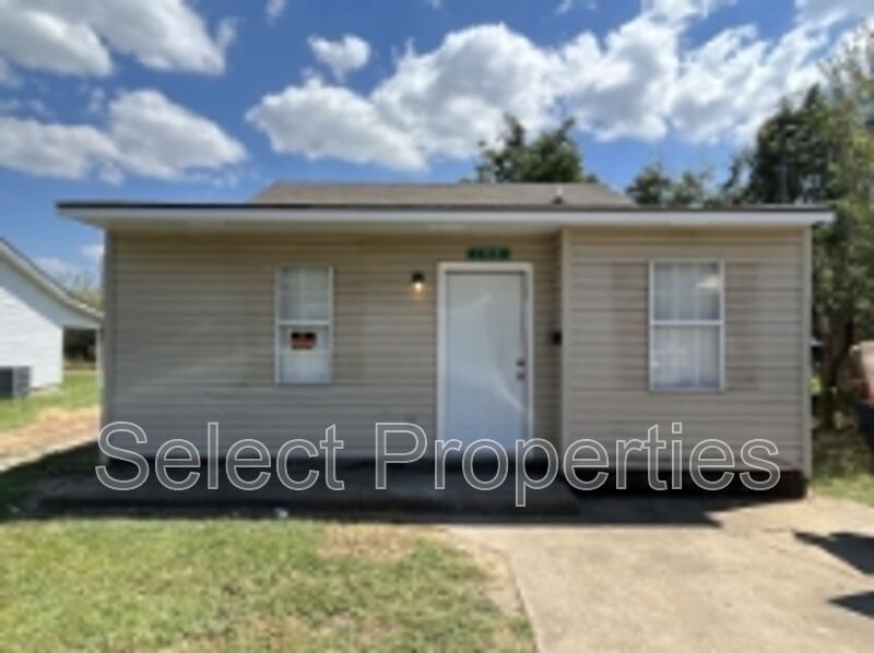 Photo - 2102 Clark St