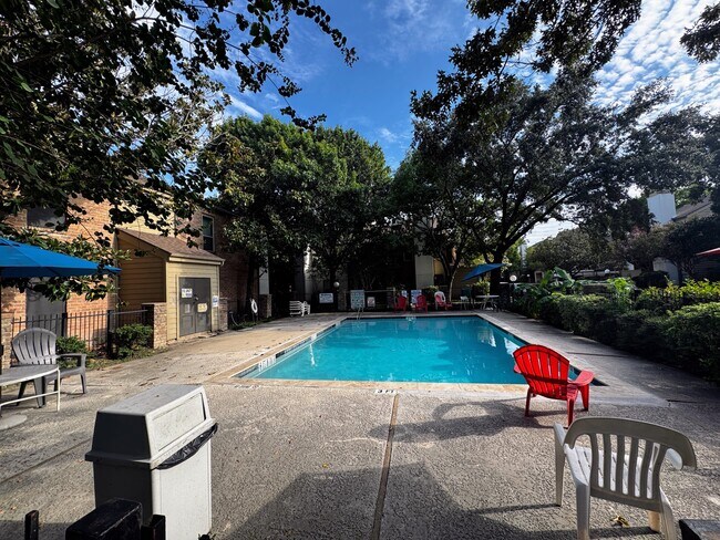 Building Photo - 10053 Westpark Dr Unit 298 Rental