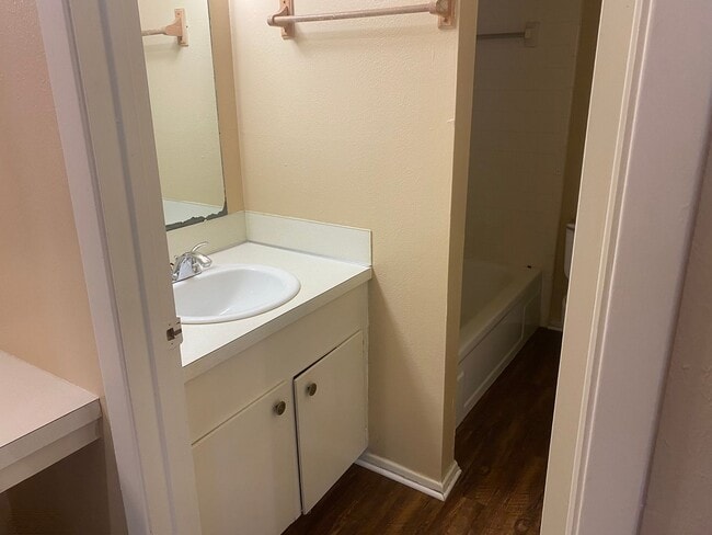 Photo - 1 Bed + 1 Bath - Spacious Townhome close to Campus and Park Unit HS1108D