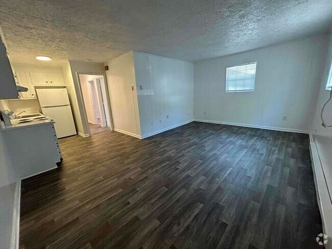 Building Photo - 5001 Alan Dr Unit Apt C