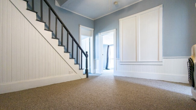 Photo - 617 Holcomb St
