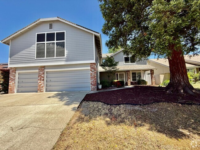 Building Photo - Large 2 story home available immediately