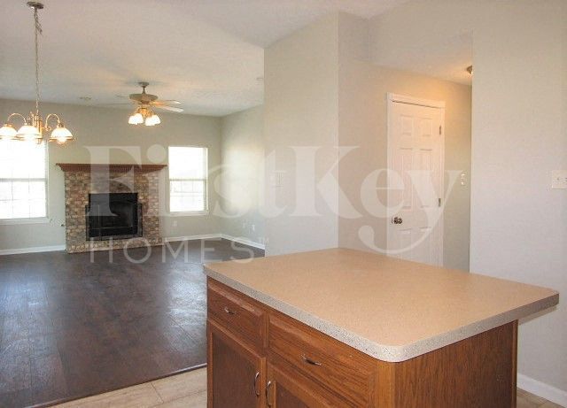 Photo - 1780 White Oak Way