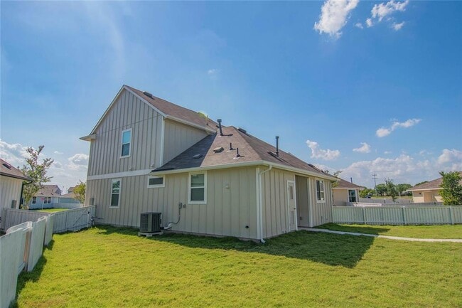 Photo - 100 Lennox Dr