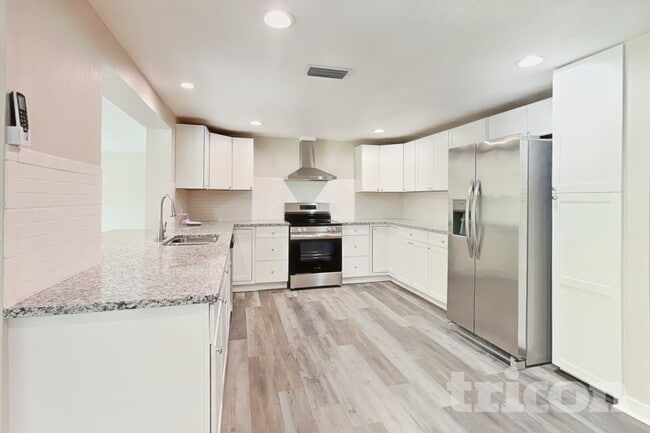 Photo - 7330 Cass Cir