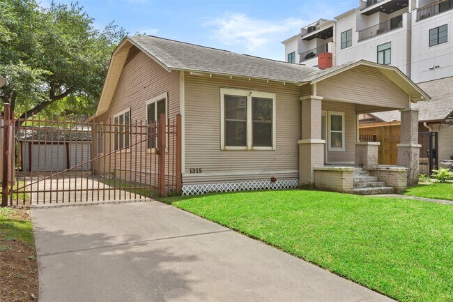 Photo - 1315 Peden St