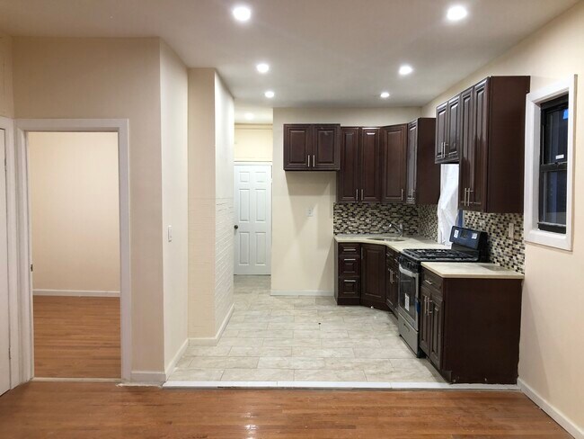 Photo - 8593 Parsons Blvd