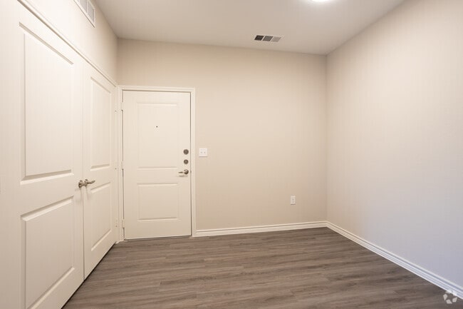 2BR, 2BA - 1051SF
