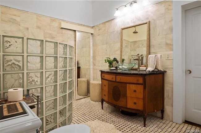 Photo - 345 S Washington St