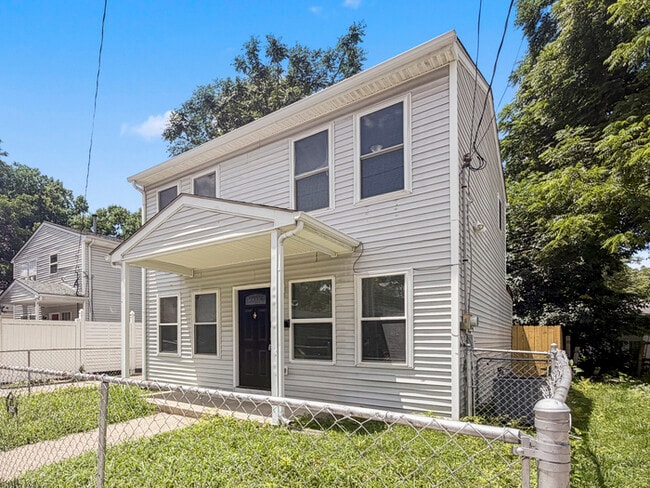 Photo - 425 Hawkins Ave