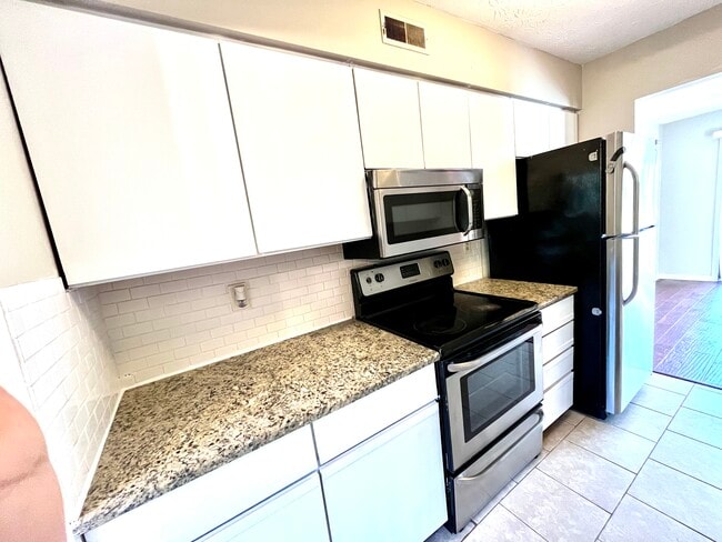 3660 Walden Dr