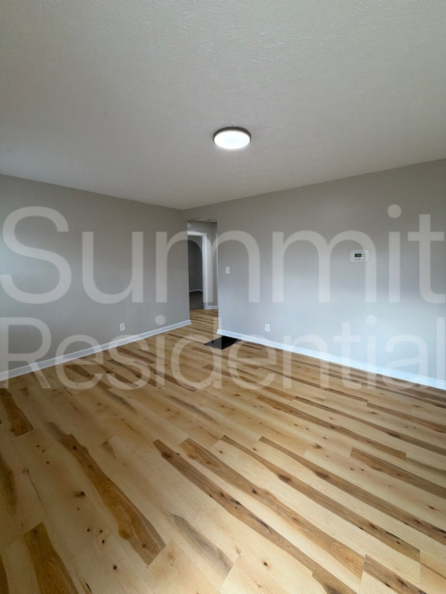 Photo - 3005 Linwood Ave
