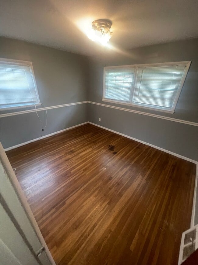 Photo - 3 Bed 1 Bath Singe Family Home Ready for Move in!!