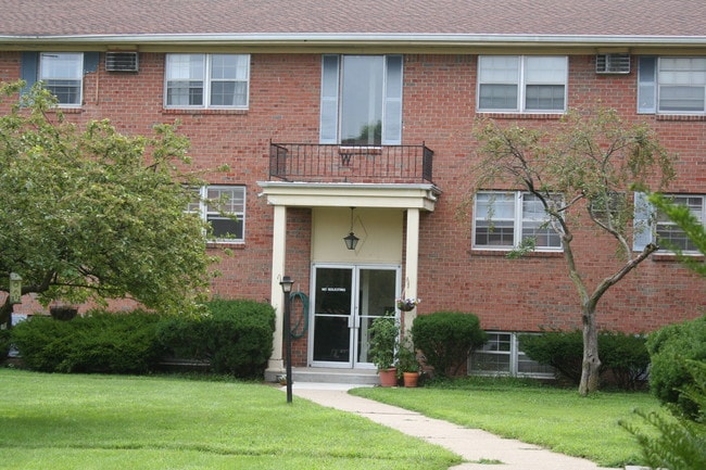 Spacious 1 & 2 bedroom apt homes