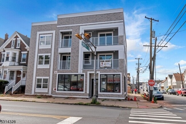 Building Photo - 862 E Jersey St Unit 5