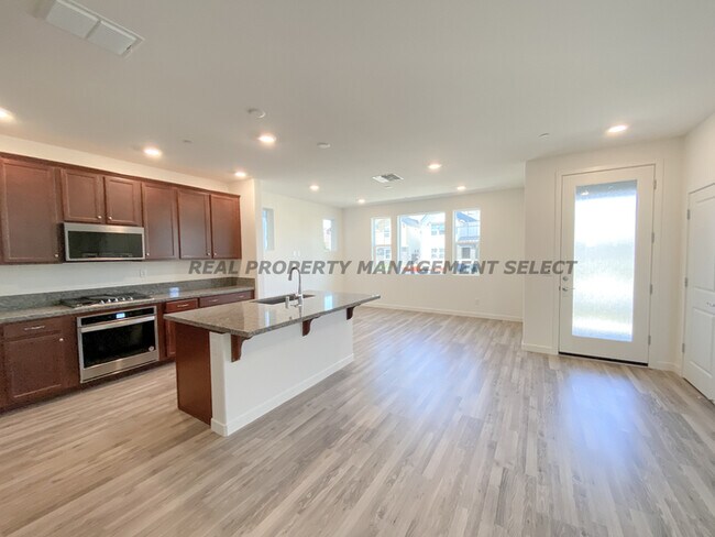 Brand new 3bed/2.5 bath in South Natomas!